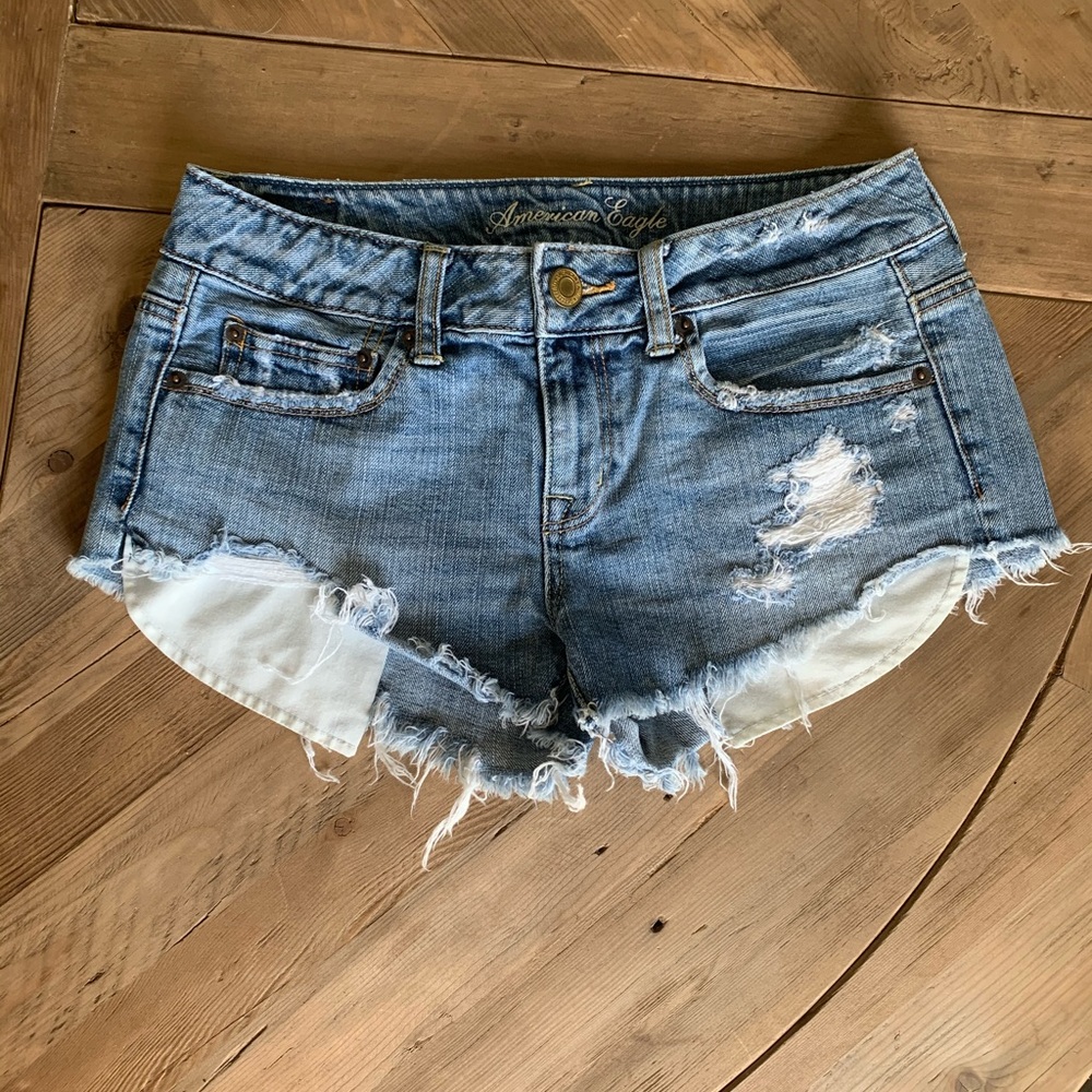 American Eagle. Size 4. Denim short.